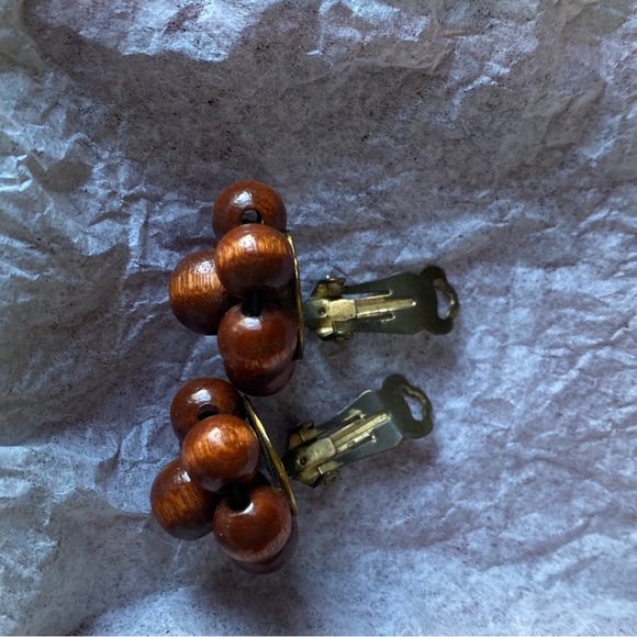 Vintage Wooden 1950’s Clip On Earrings - Picture 3 of 4